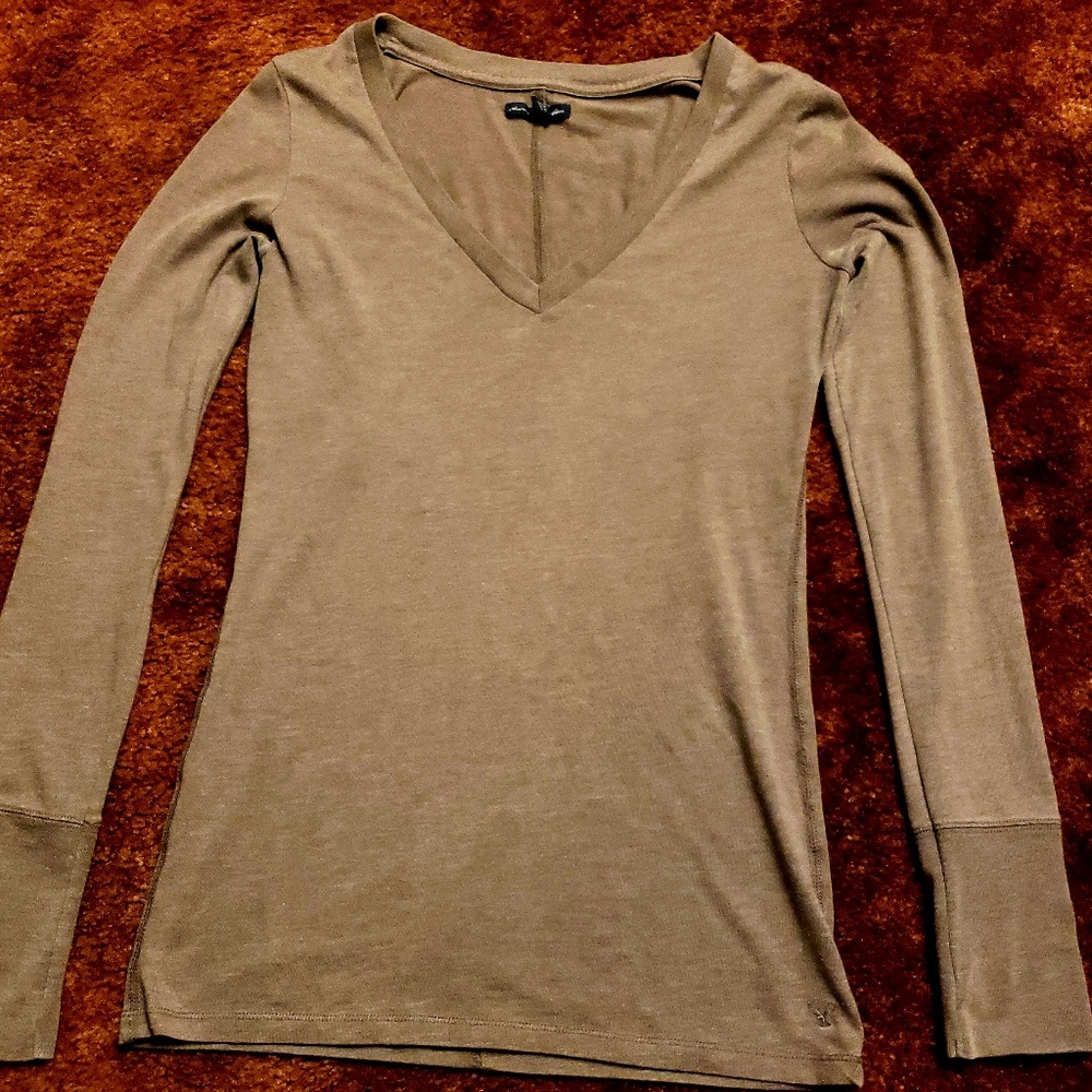 American Eagle Outfitters Long sleeve V neck shirt